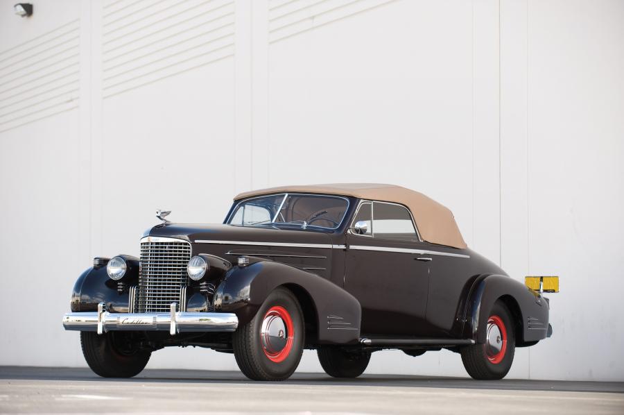  Cadillac Series 90 V16 Convertible Coupe 1938 года  (фото 15 из 15)